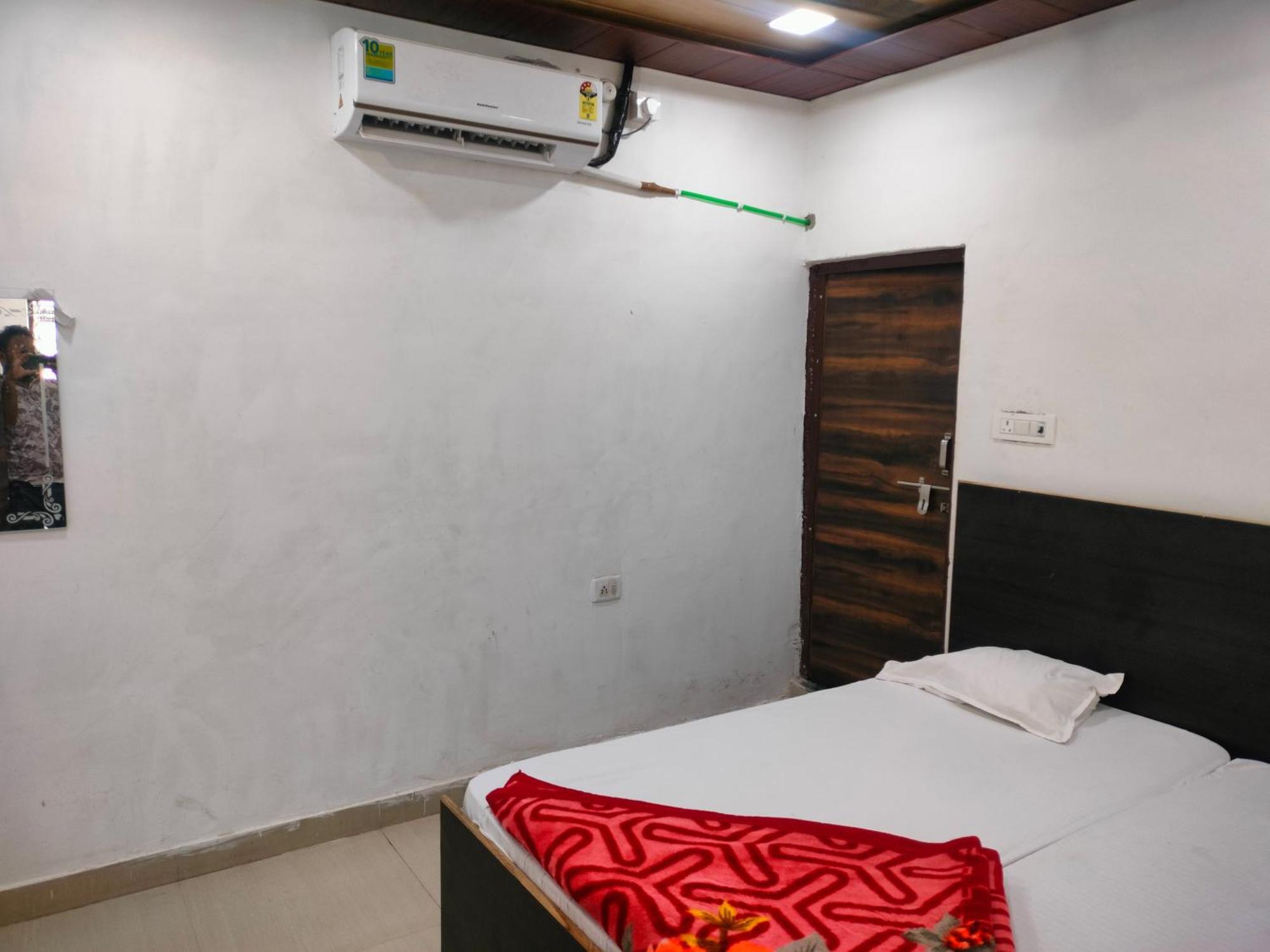 R G Sewa Sadan Hotel Mathura Eksteriør billede